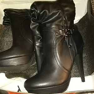 Guess boots